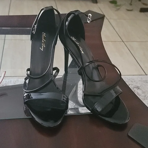 Shoes - Picture 2 of 2